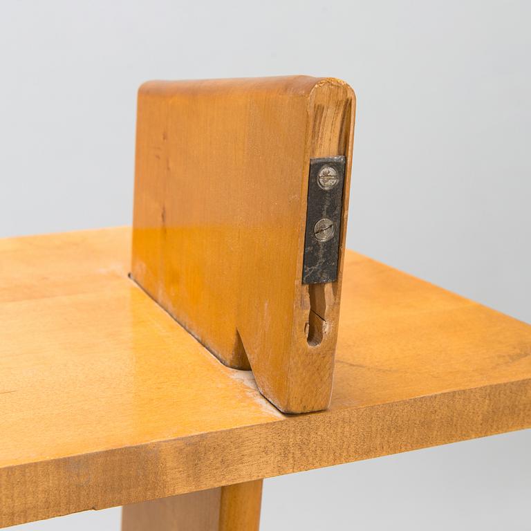 A mid-20th-century shelf.