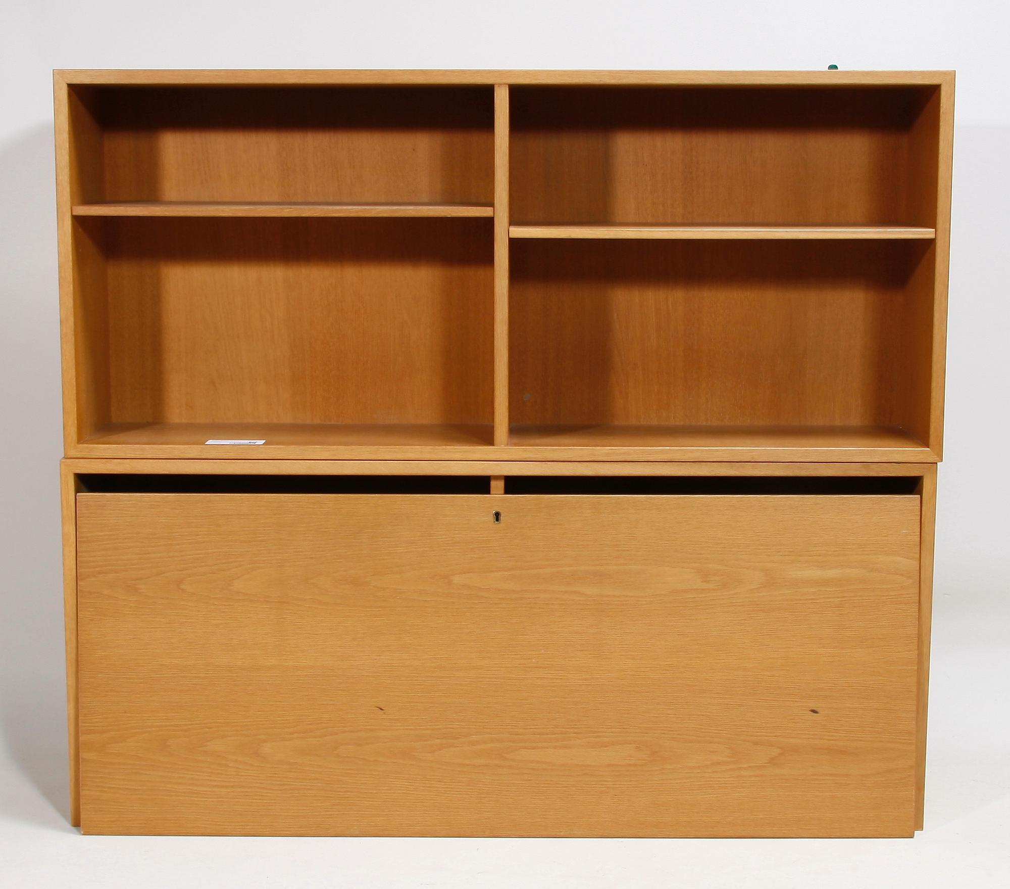 BOKHYLLA, 3 sektioner, Design: Börge Mogensen. 1970-tal.