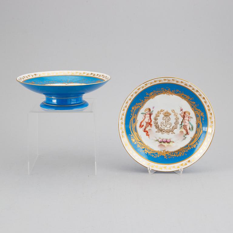 A set with two porcelain tazzas and 15 plates, France, "Sevrès", late 19th Century.
