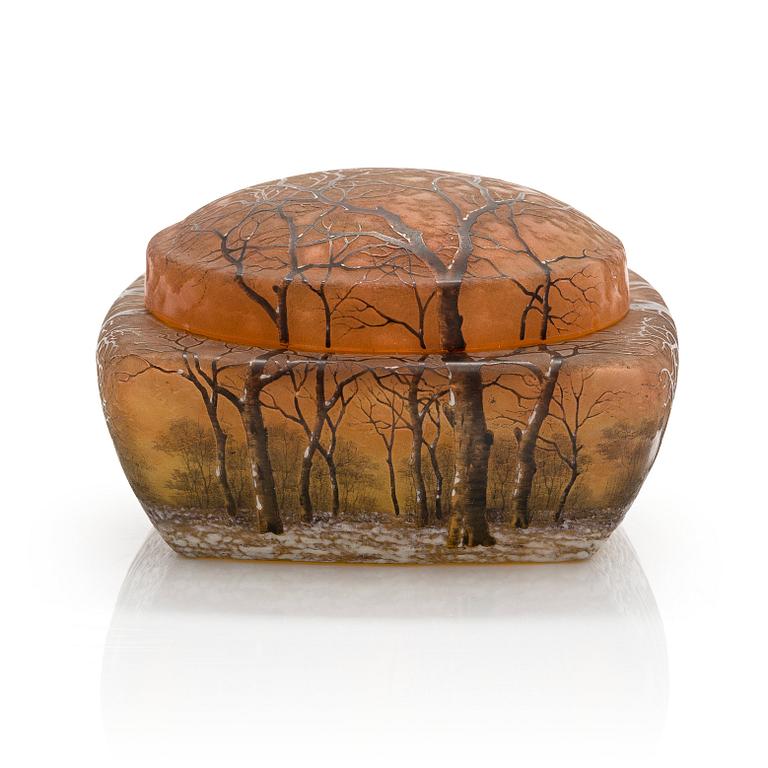 An early 20th-century French glass bonbonnière by Daum Nancy.