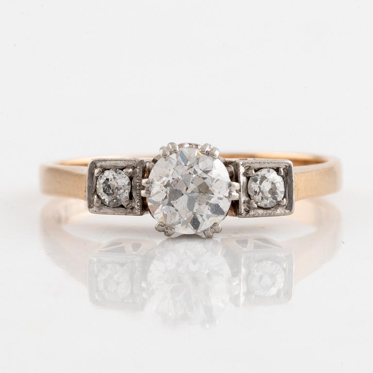 Ring, 18K guld med gammalslipade diamanter.