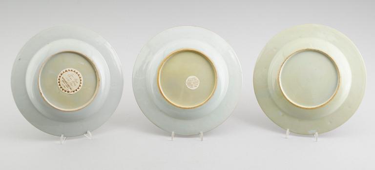 TALLRIKAR, 3 st, porslin, Kina, Qianlong 1736-1795.