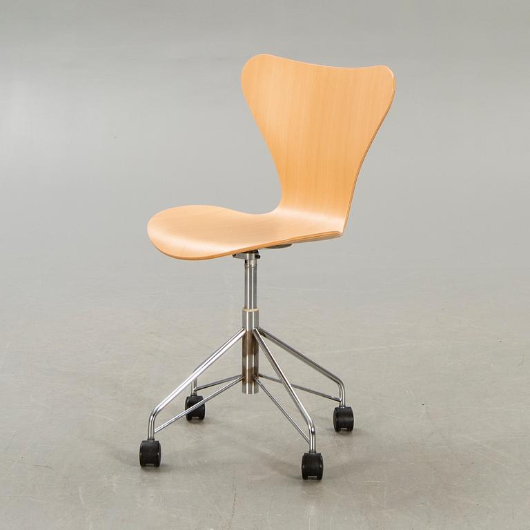 Arne Jacobsen, kontorsstol "Sjuan" för Fritz Hansen Danmark 2006.