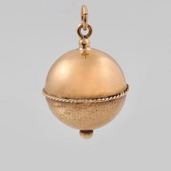 HÄNGE, 18K guld. Vikt 4,8 gram.