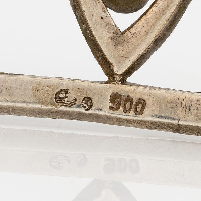 Diadem silver and paste.