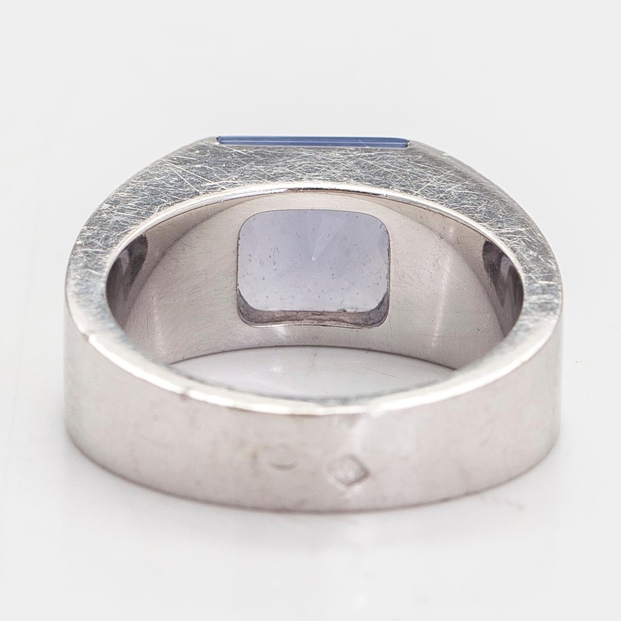 Cartier, "Tank" ring in 18K white gold and moonstone.