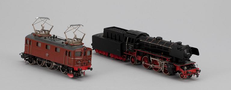 LOK, 2 st, samt KOLVAGN, Märklin 3030, 3005.