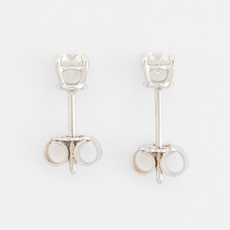 Brilliant cut diamond earrings, total ca 0,48 ct.