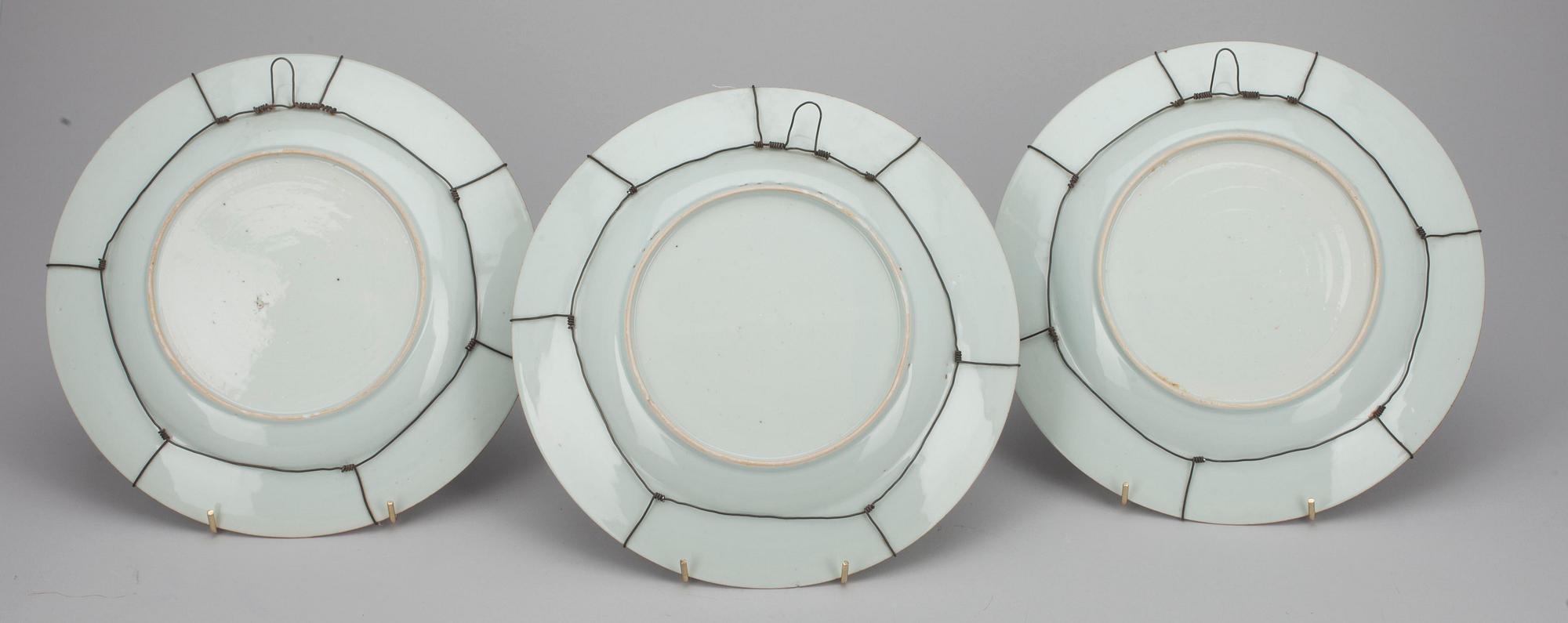 TALLRIKAR, 2+3, porslin, snarlika, Kina 1700-tal.