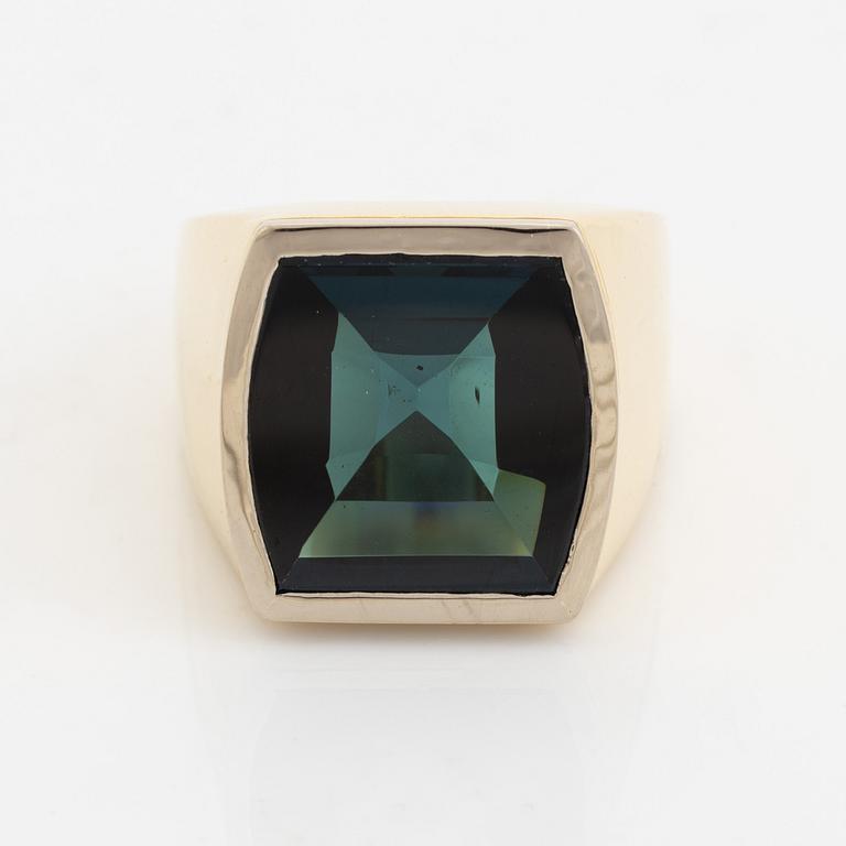18K gold and mixed cut tourmaline ring.