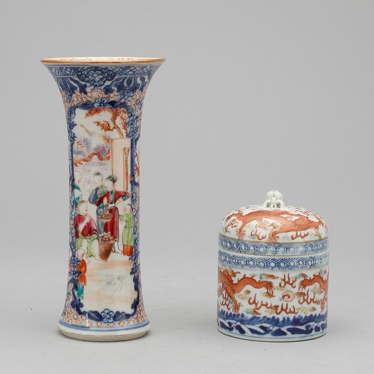 VAS, MUGG samt ASK MED LOCK, porslin, bl a Qianlong (1736-1795).