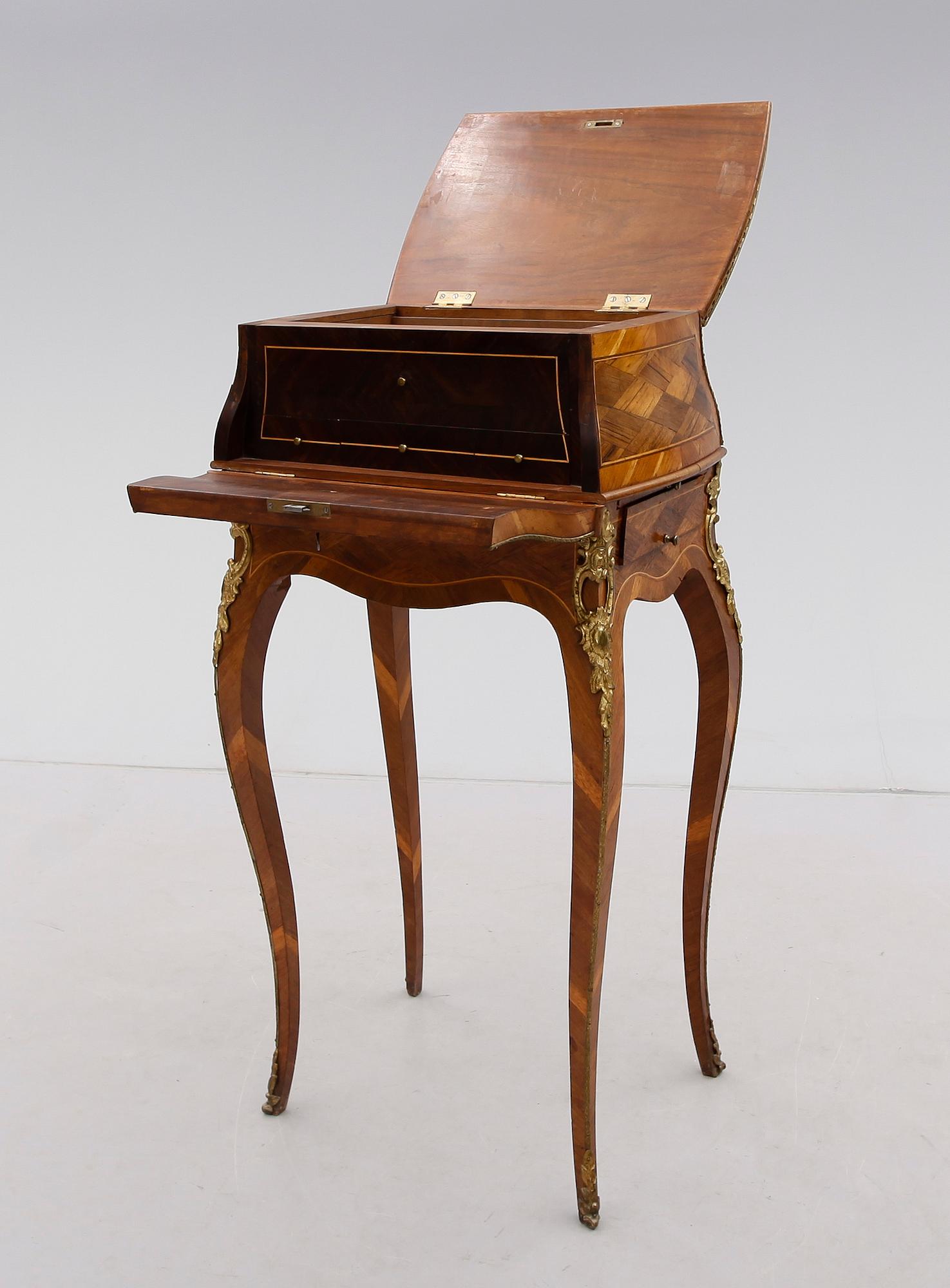 DAMARBETSBORD, rokokostil, 1900-talets första hälft.