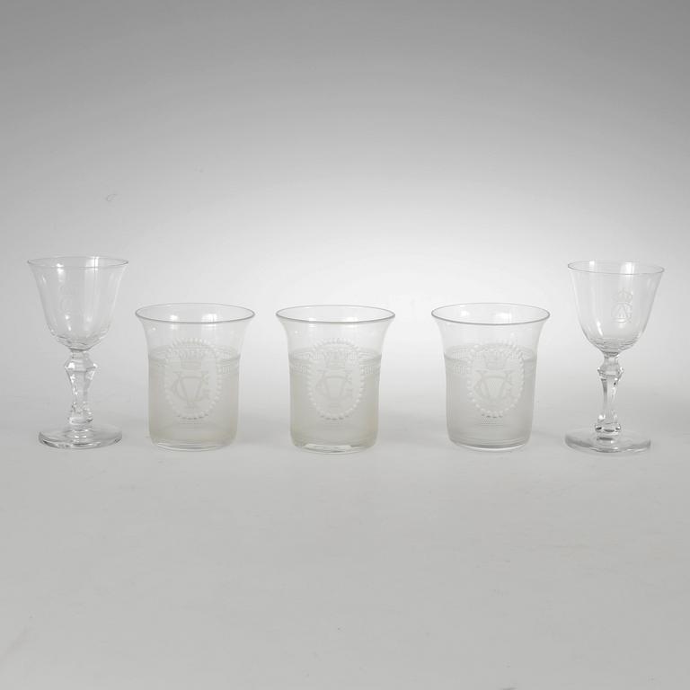 GLAS, 5 st, med kungliga monogram, bland annat Gustav V:s och Viktorias alliansmonogram, 1900-talets början.