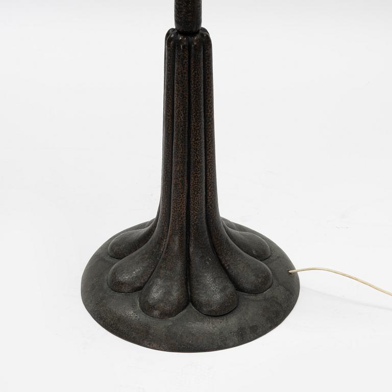 An early 20th century jugend floor light.