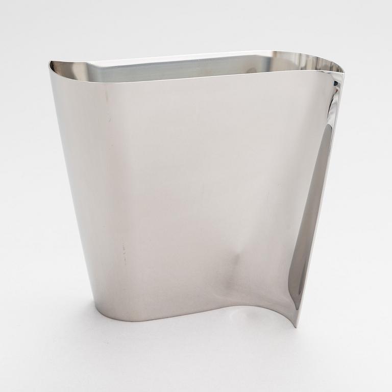 Pekka Piekäinen, A stainless steel vase "Finlandia". Nikama Design, Oulu.