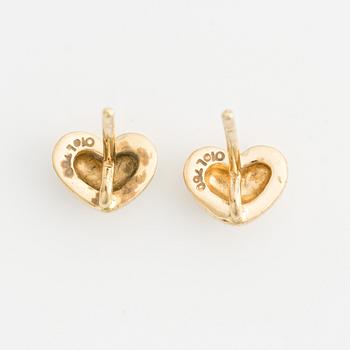 Ole Lynggaard a pair of heart-shaped earrings in 18K gold.