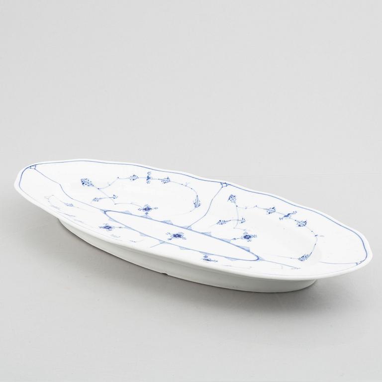 A Large 'Blue Fluted Plain' / 'Musselmalet' porcelain fish platter, Royal Copenhagen, 19th century.