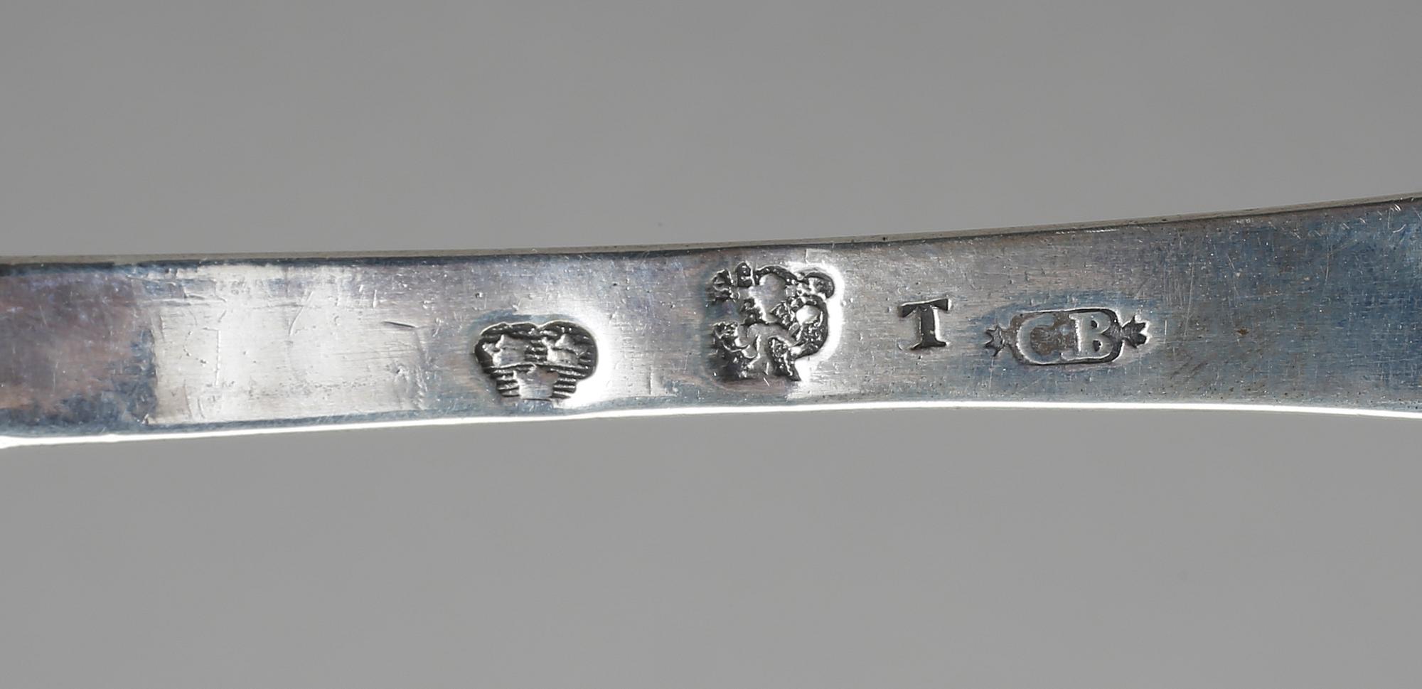 POKAL OCH STRÖSKED, silver, bland annat Carl Berg, Norrköping, 1777. Total vikt ca 261g.