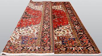 A carpet, Heriz, so called Gorovan, ca 350 x 258 cm.