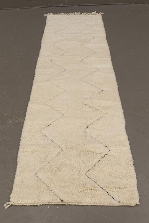 A Moroccan runner carpet, 290 x 70 cm.