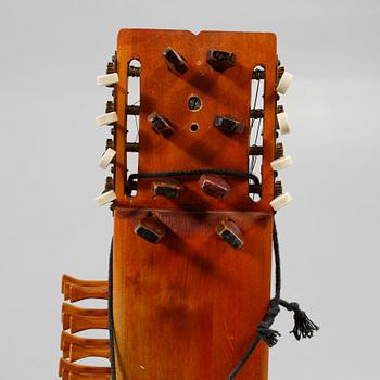 NYCKELHARPA, 1900-talets andra hälft.