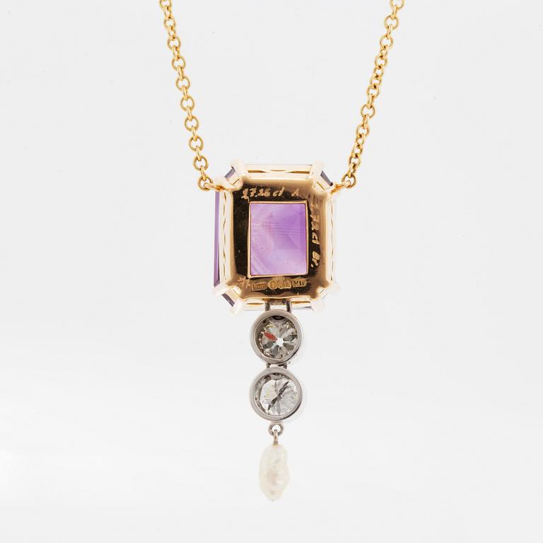 An 18K gold pendant set with a faceted amethyst and round brilliant- and old-cut diamonds and a pearl.
