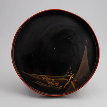 Brickor, två stycken, lackarbeten, Japan, 1900-talets första hälft.