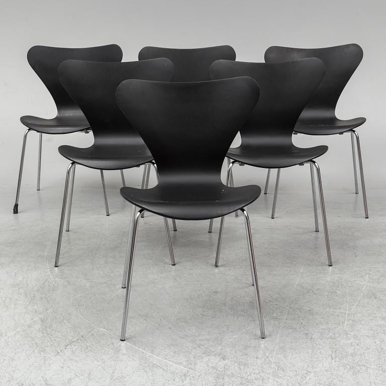 ARNE JACOBSEN, six 'Series 7' chairs from Fritz Hansen, Denmark.