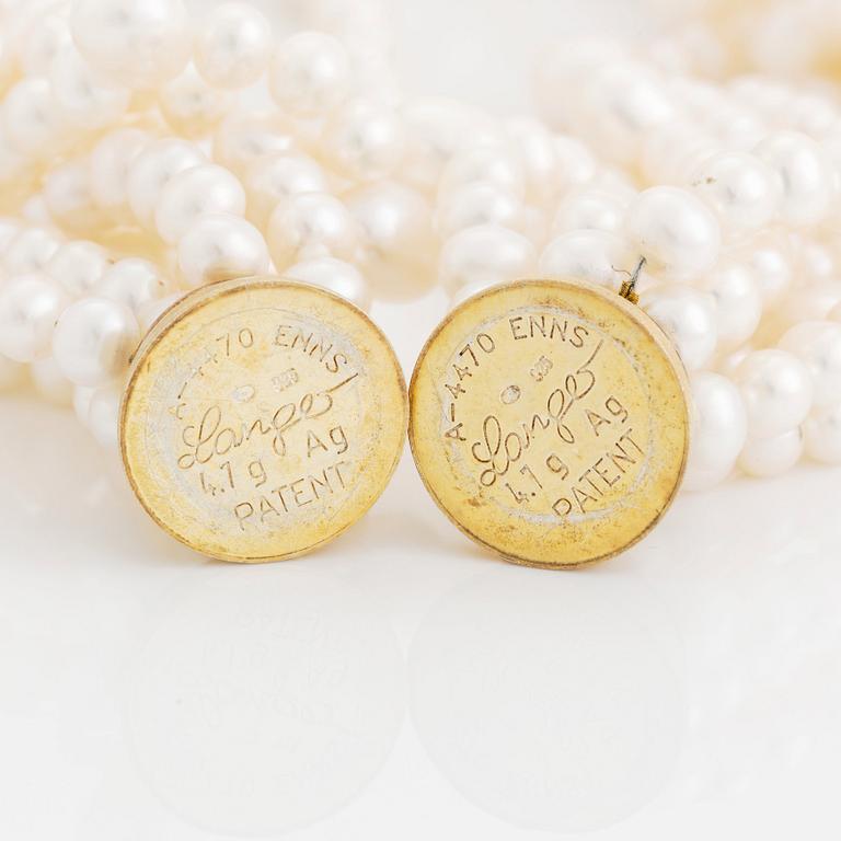 A cultured freshwater pearl necklace and bracelet.