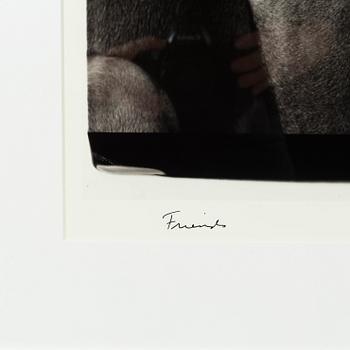 William Wegman, archival pigment print, 2009, signerat. Numrerat 257/1500 a tergo.