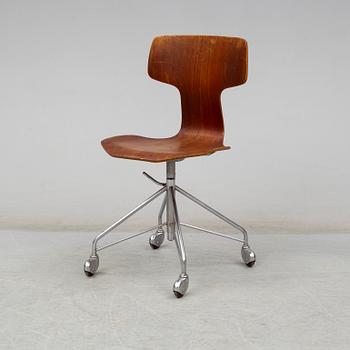 ARNE JACOBSEN, a model 3103 chair, 1950's/60's.