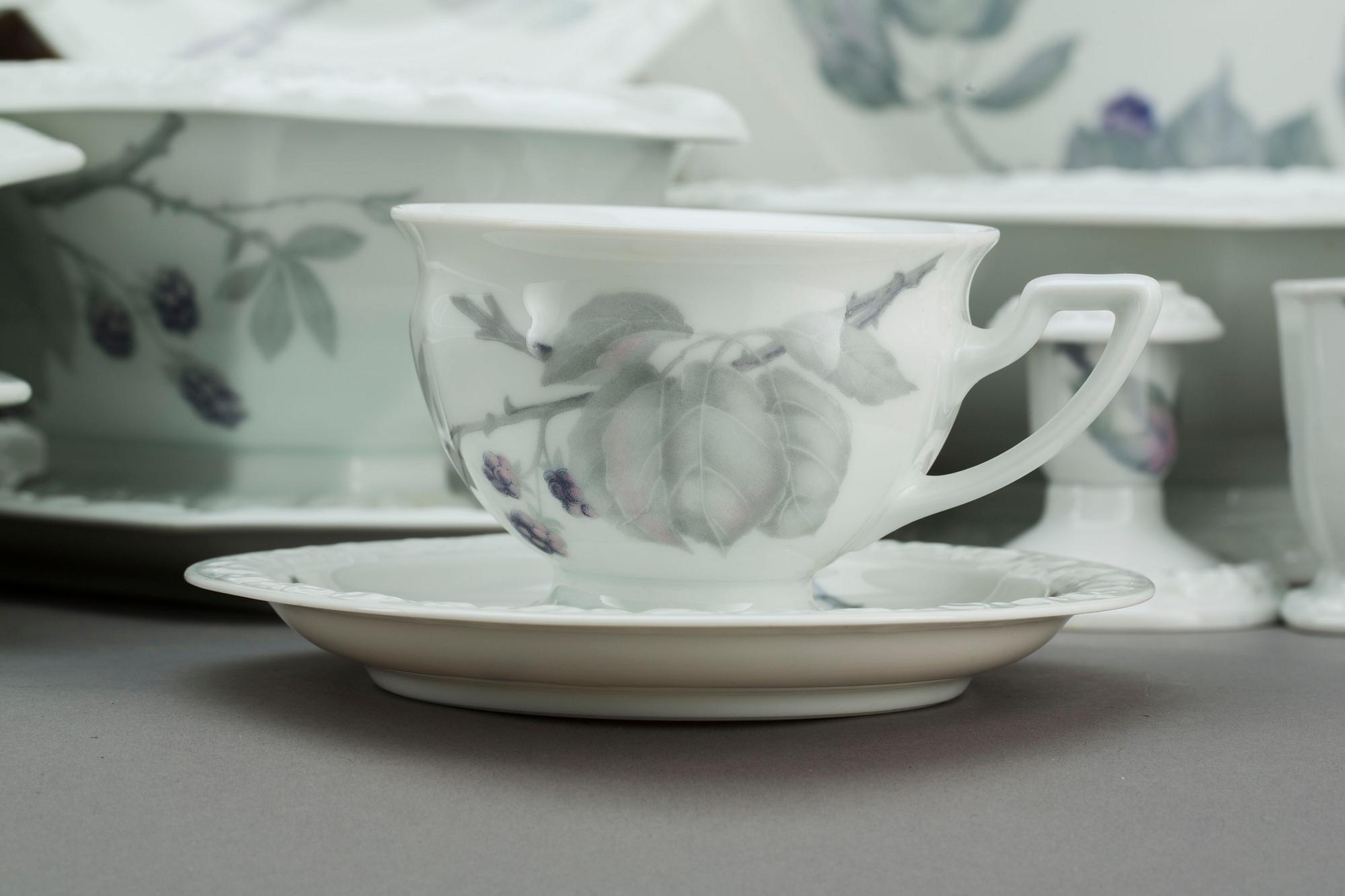 SERVISDELAR, 112 delar, "Maria Björnbär", Rosenthal, porslin, 1900-talets andra hälft.