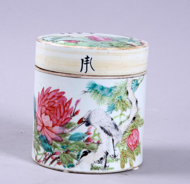 BURK med LOCK, porslin, Kina, 1800-tal.