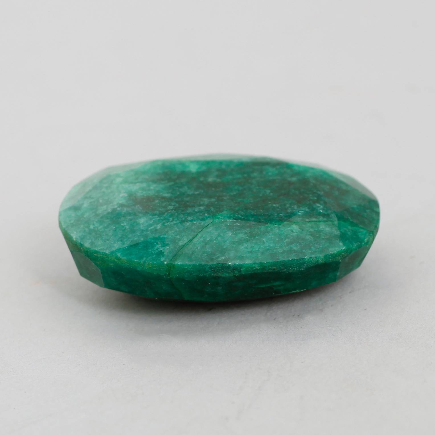 SMARAGD, oval fasetterad, 173 ct, oinfattad.
