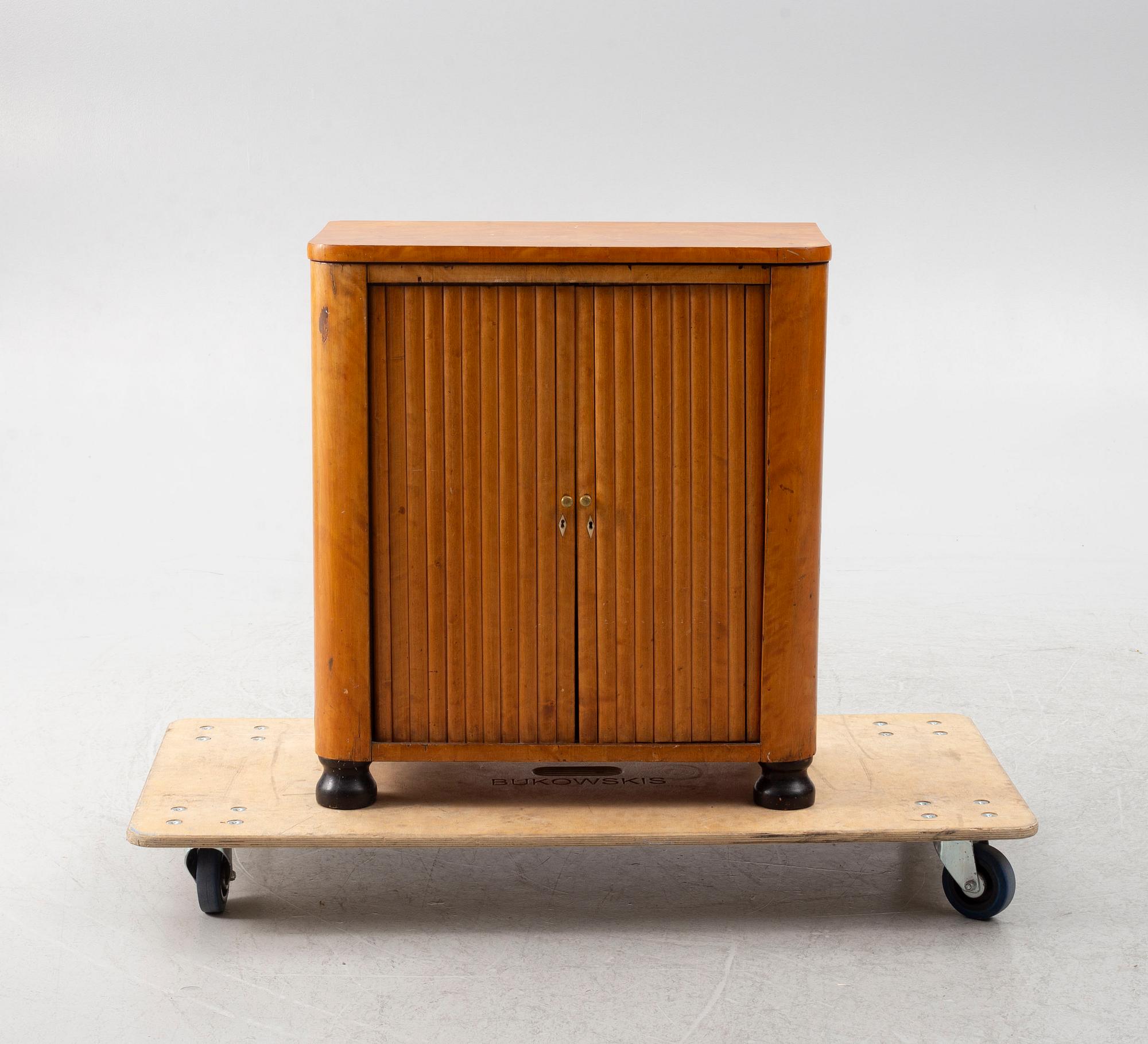 Cabinet, early 20th century.