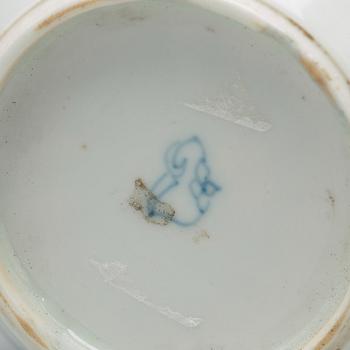 TEKRUKA, porslin. Qingdynastin, Kangxi (1662-1722).