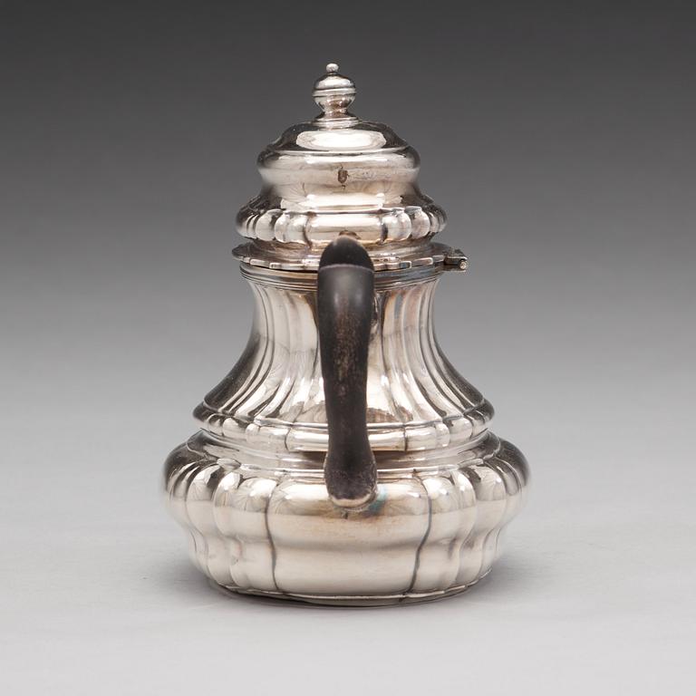 Olof Fernlöf, tekanna, silver, Göteborg 1734, senbarock.