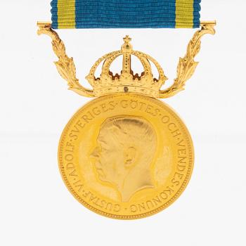 Medal, gold "For Zeal and Integrity in the Service of the Realm" 1958.