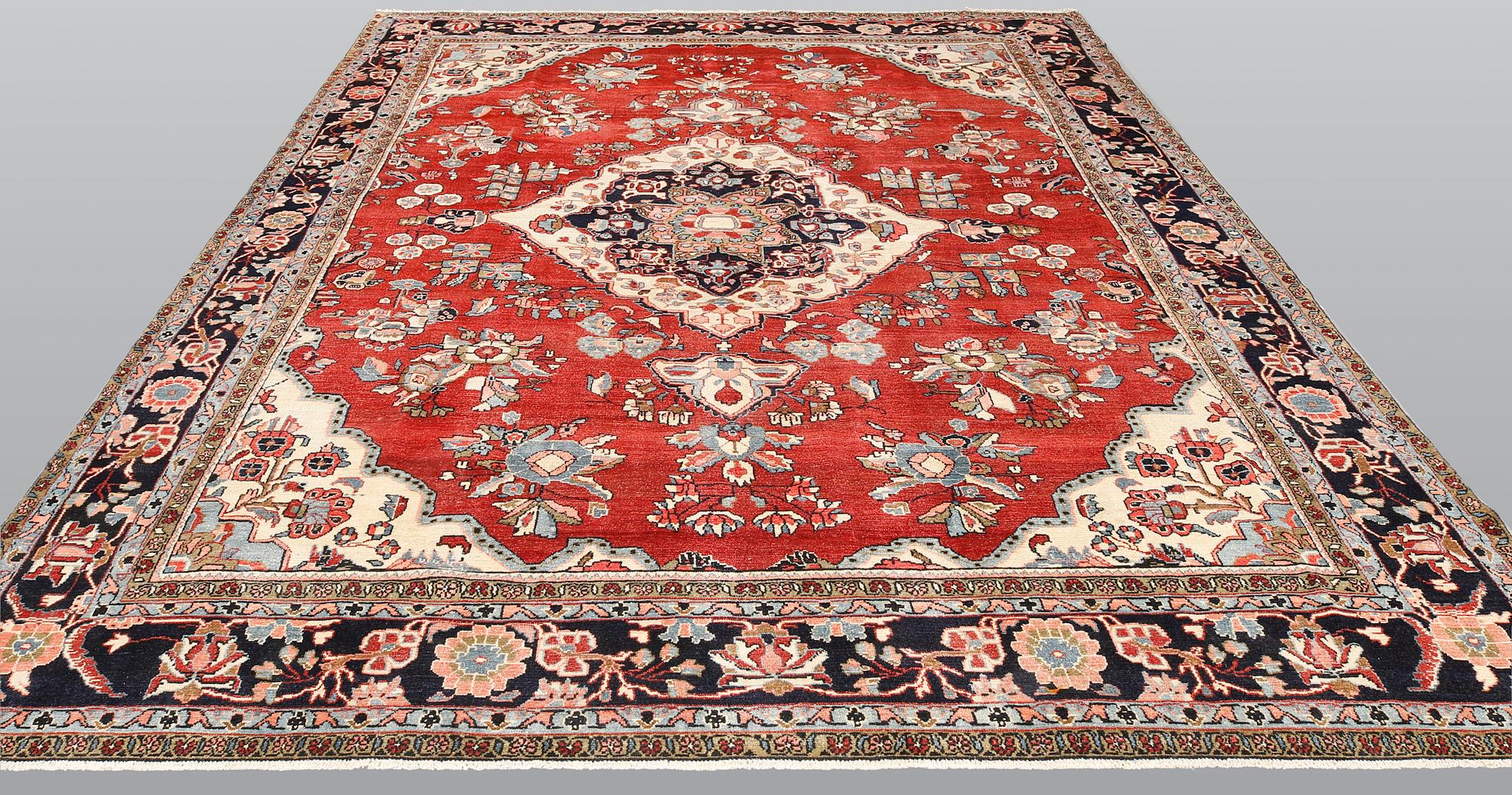 Matta, Mahal, semiantik, ca 383 x 293 cm.