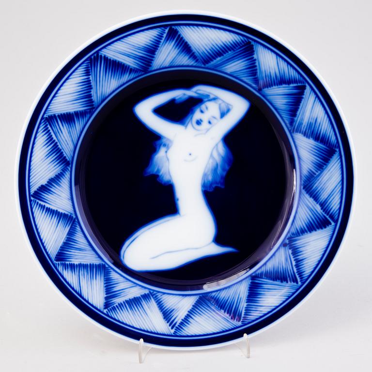 FRIEDL HOLZER-KJELLBERG, a porcelain plate signed Arabia-33 FH.