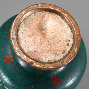 VAS samt KANNA, cloisonné, 1800-talets slut/1900-talets början.