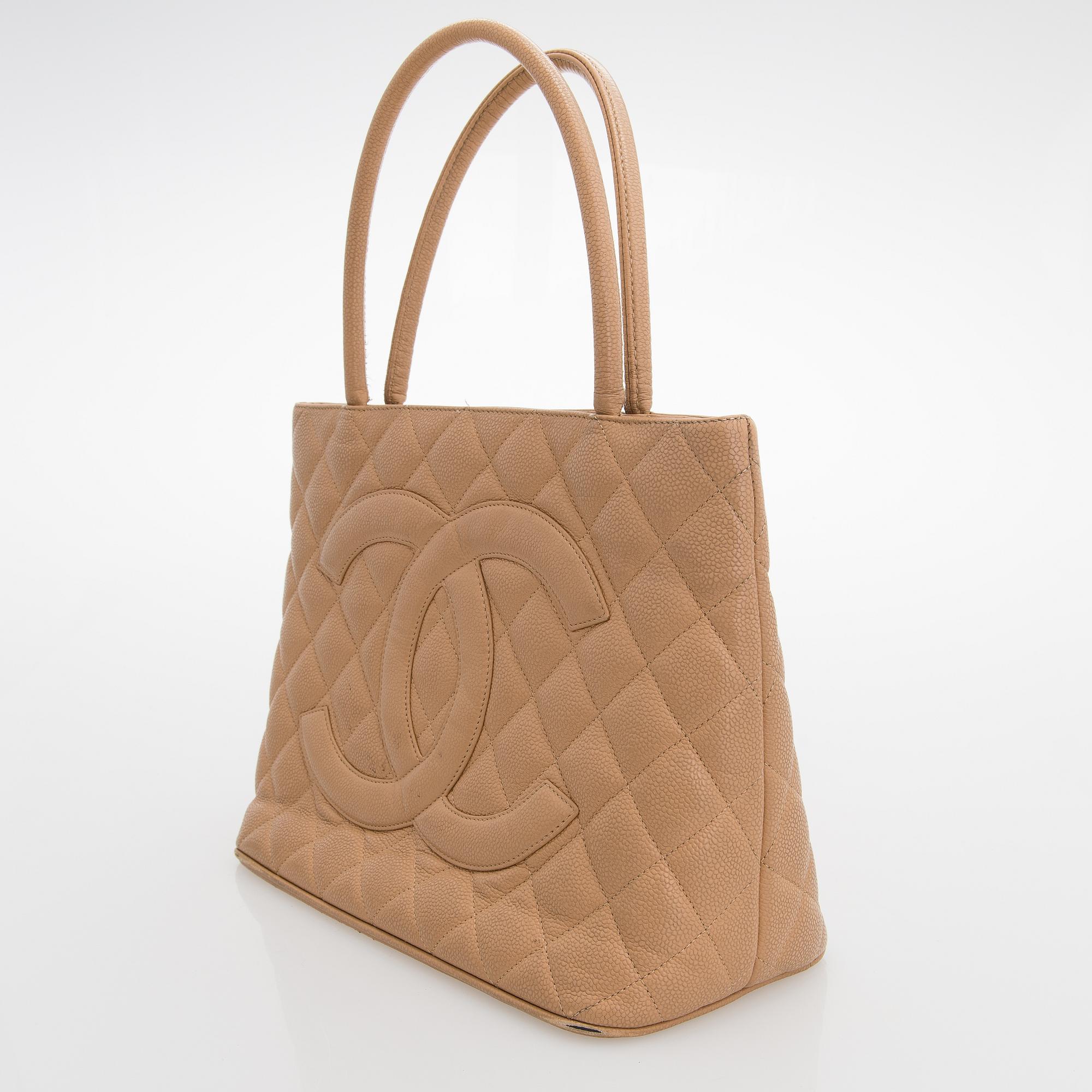 CHANEL bag 2000 2002. Bukowskis