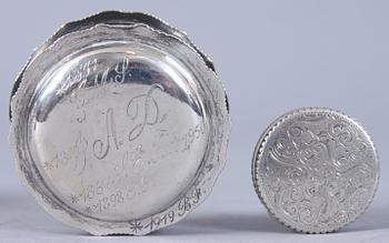 KYRKDOSA, silver, Göteborg otydlig års- och mästarstämplar, 1700/1800-tal. Samt DOSOR, 3 st tot 145 gram.