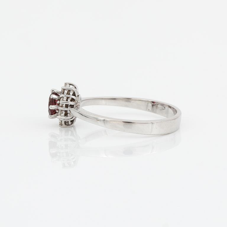 RING, 14K vitguld med fasettslipad turmalin och diamanter 0,15 ct. Vikt 2,5 gram.
