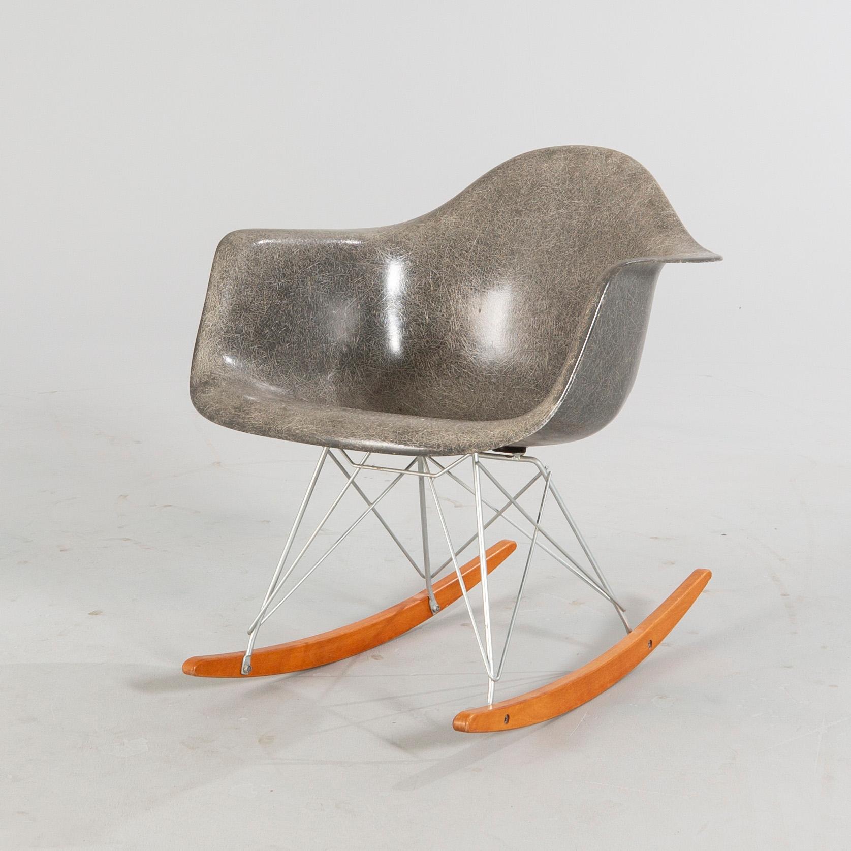 Charles and Ray Eames, gungstol "RAR" sits av GATC för Herman Miller 1960.