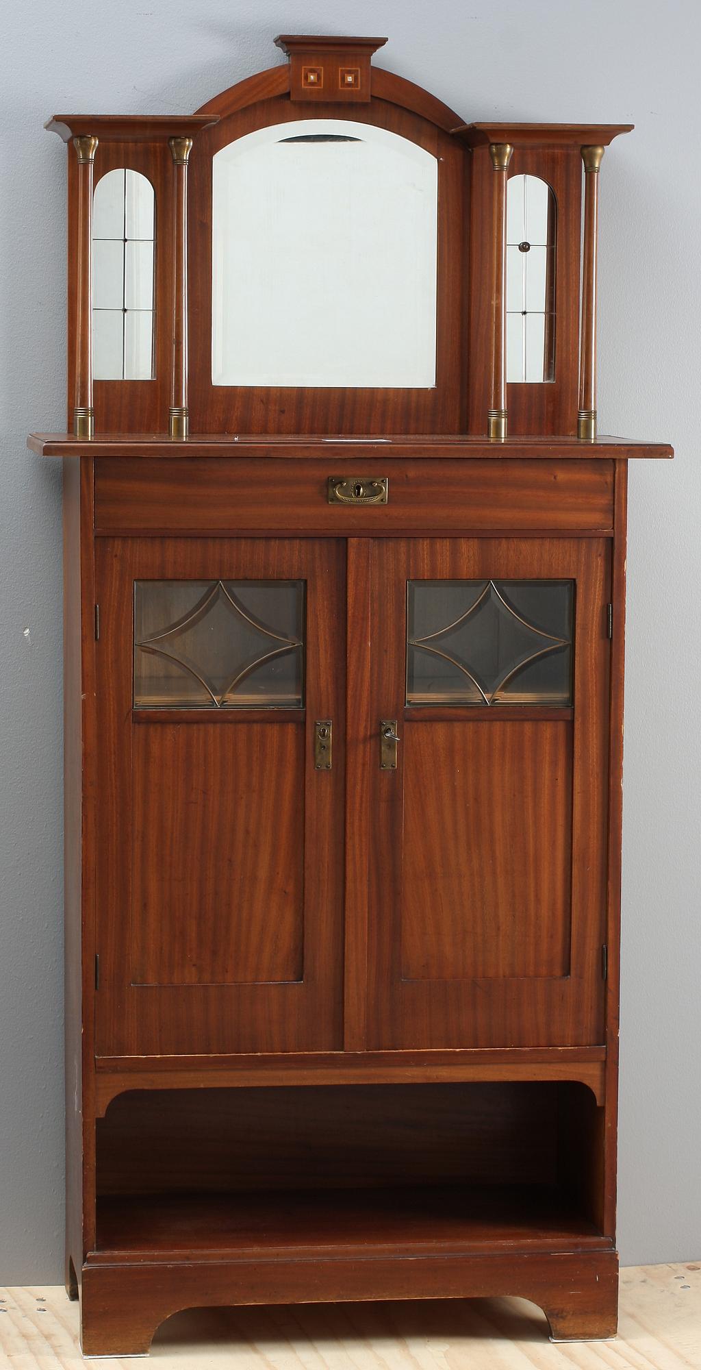 MÖBLEMANG, 2 delar. Jugend, 1900-talets första del.