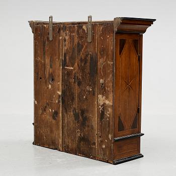 HÄNGSKÅP, senbarock, 1700-tal.