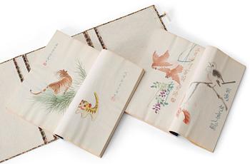 BOK med TRÄSNITT, 2 volymer. 100 färgträsnitt efter målningar av bla Qi Baishi, utgiven av Rong Bao Zhai, Beijing 1951.