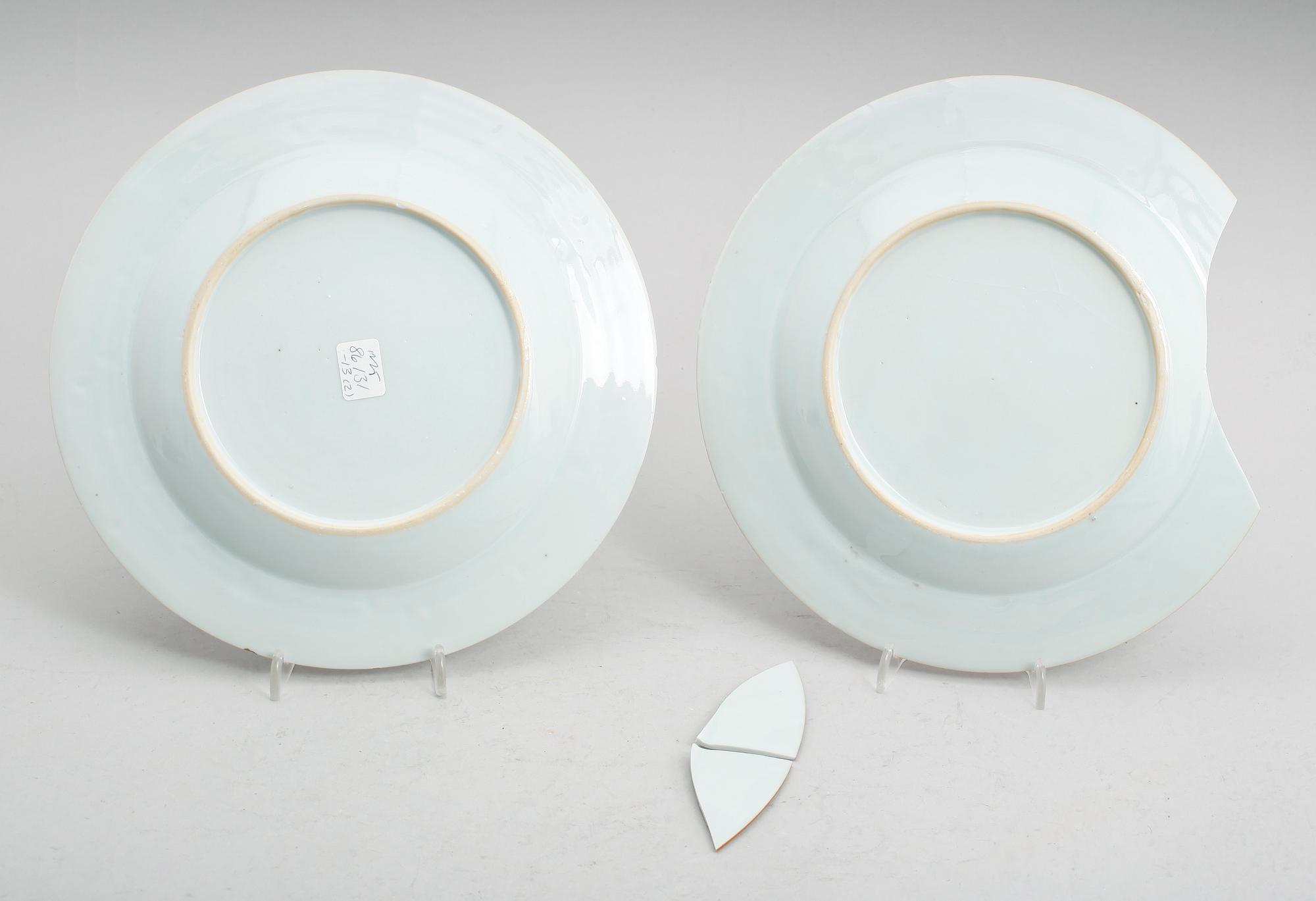 TALLRIKAR, 1 par, porslin, Kina, Qianlong 1736-1795.