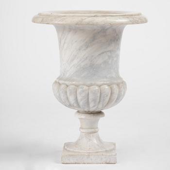 An Italian carrara marble urn, 19th century.